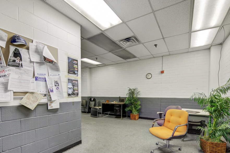 More Photos Of 3036 Gillespie St, Fayetteville Manufacturing For Lease