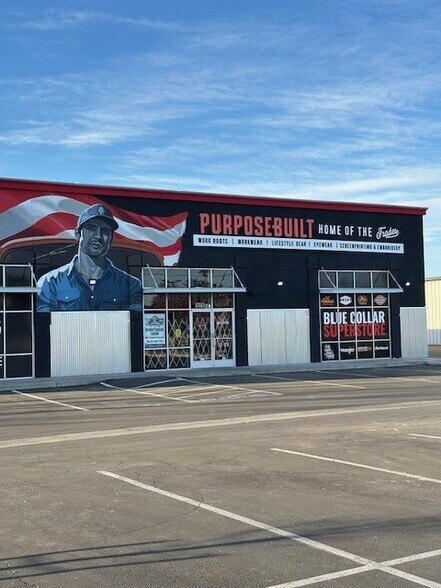 More Photos Of 6801 White Ln, Bakersfield Showroom For Lease