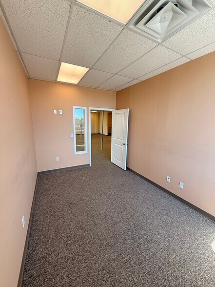More Photos Of 11806 126 St NW, Edmonton Office For Lease