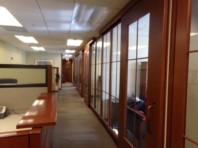 More Photos Of 19440 Golf Vista Plz, Lansdowne Medical For Lease