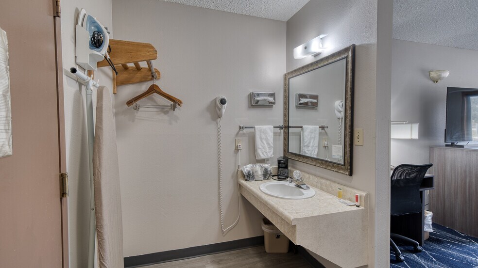 More Photos Of 2600 Whitewood Service Rd, Sturgis Hotel For Sale