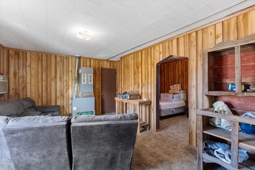 More Photos Of 1034 8th St, Onawa Bar For Sale