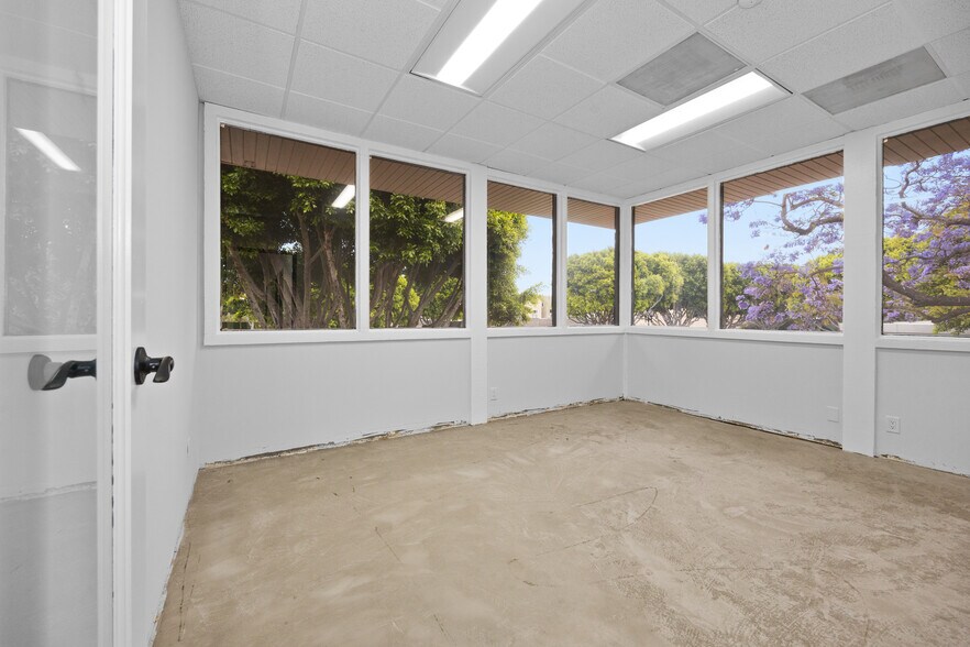 More Photos Of 250 El Camino Real, Tustin Office For Lease