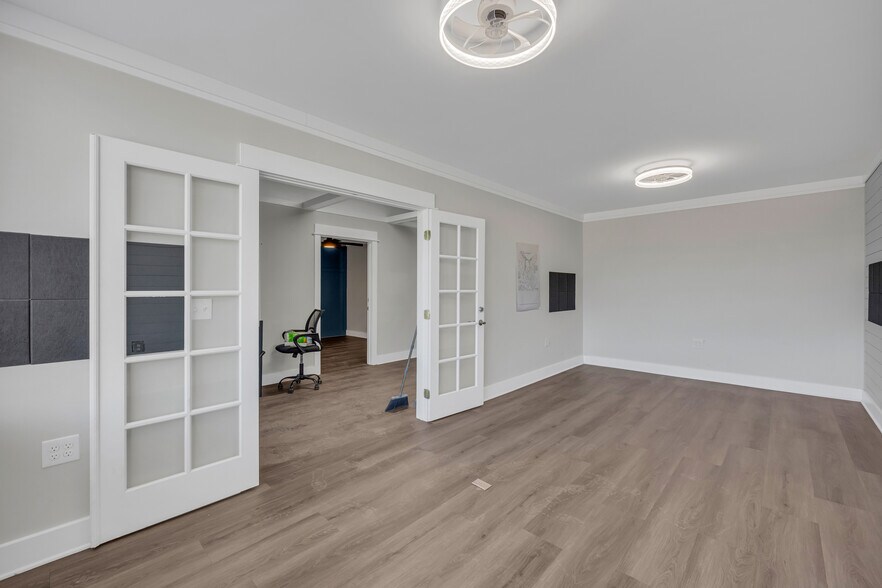 More Photos Of 399 S Elm St, Commerce Storefront For Sale