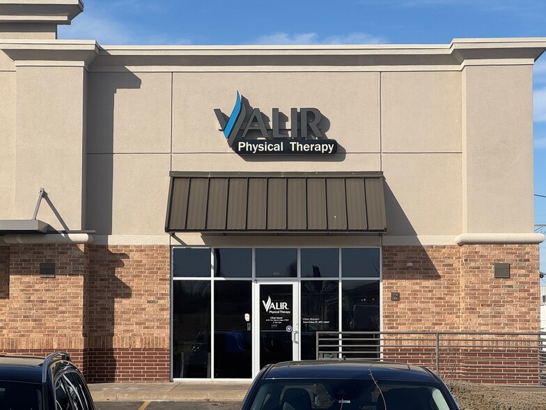 Primary Photo Of 107-115 E State Highway 152, Mustang Unknown For Lease