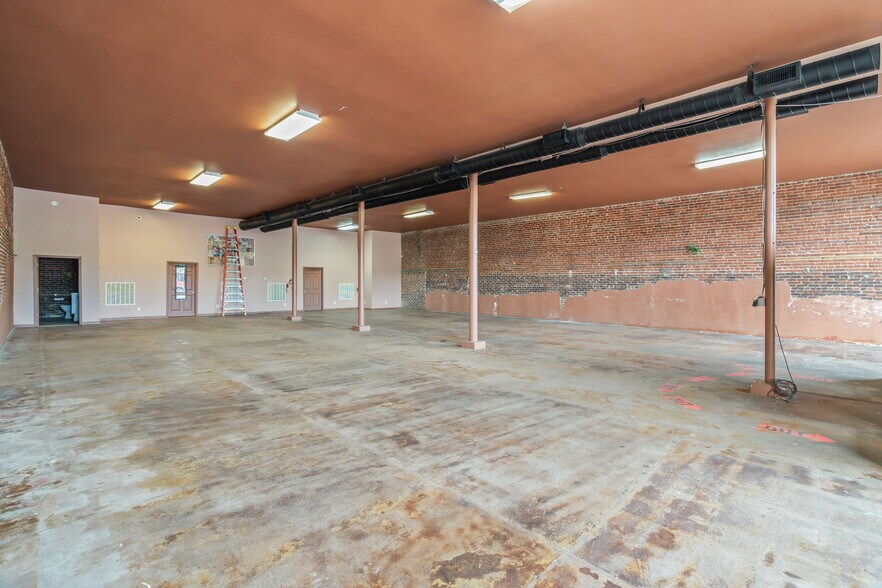 More Photos Of 824 Tennessee Ave, Etowah Storefront Retail Office For Sale