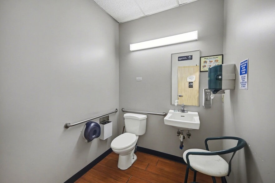 More Photos Of 10810 Withers Cove Park Dr, Charlotte Warehouse For Lease