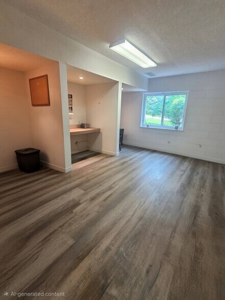 More Photos Of 2723 N Walnut St, Bloomington Office For Sale