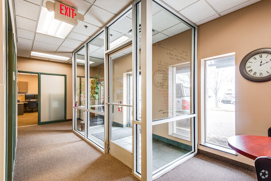 More Photos Of 3276 Fanum Rd, Vadnais Heights Service For Lease