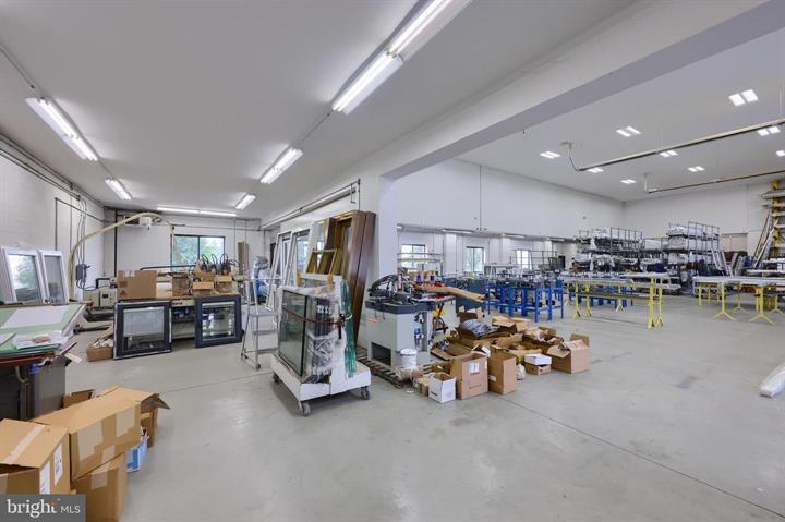 More Photos Of 206 W Kendig Rd, Willow Street Warehouse For Sale