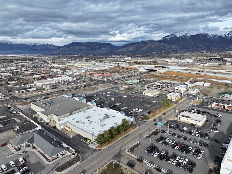 More Photos Of 5697 S 1900 W, Roy Freestanding For Lease