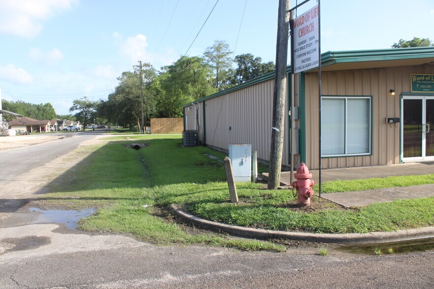 More Photos Of 344 Broadway, Winnie Religious Facility For Sale