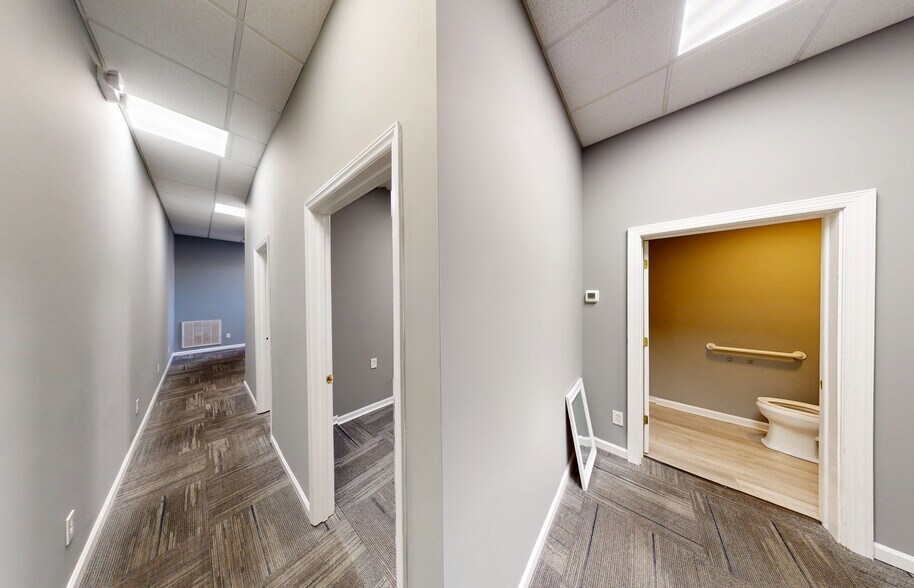 More Photos Of 116 3rd Ave, Radford Office For Lease