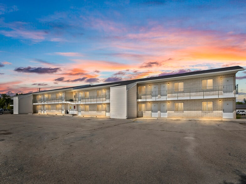 More Photos Of 307 S Main St, Huntington Hotel For Sale