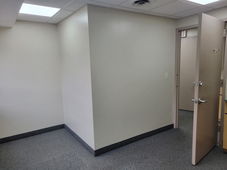 More Photos Of 160 Commack Rd, Commack Medical For Lease