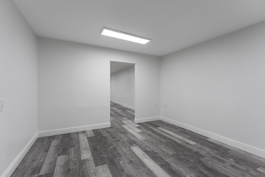 More Photos Of 3143 W Tharpe St, Tallahassee Warehouse For Lease