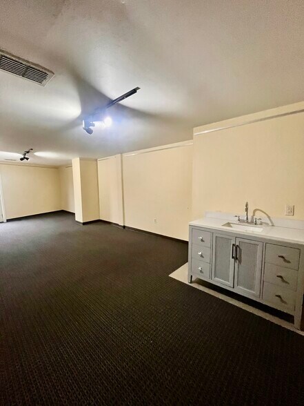 More Photos Of 3010 Paseo, Oklahoma City Office For Lease
