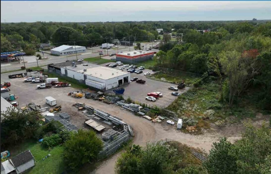 More Photos Of 3303 N East St, Lansing Service For Sale