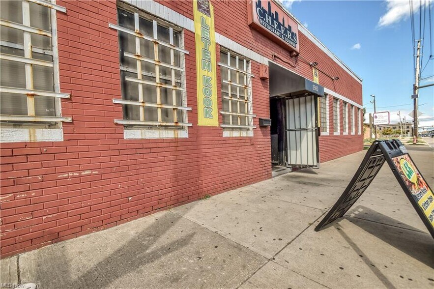 More Photos Of 3560 E 93rd St, Cleveland Bar For Sale