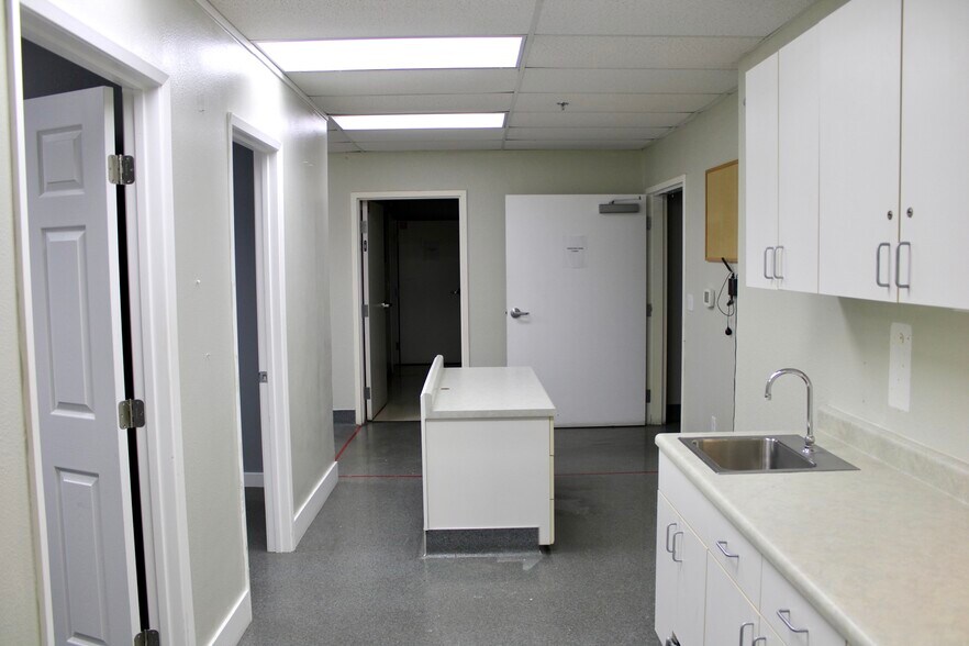 More Photos Of 135 Carmen Ln, Santa Maria Rehabilitation Center For Lease