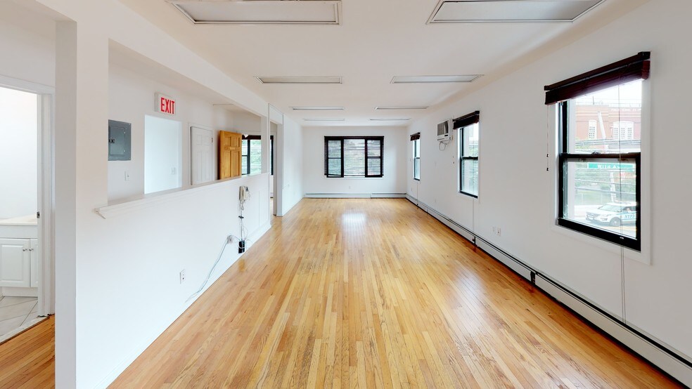 More Photos Of 4089 Victory Blvd, Staten Island Storefront Retail Office For Lease