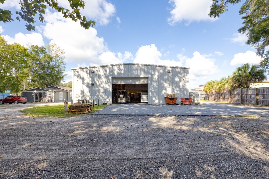 More Photos Of 5521 Blanding Blvd, Jacksonville Warehouse For Sale