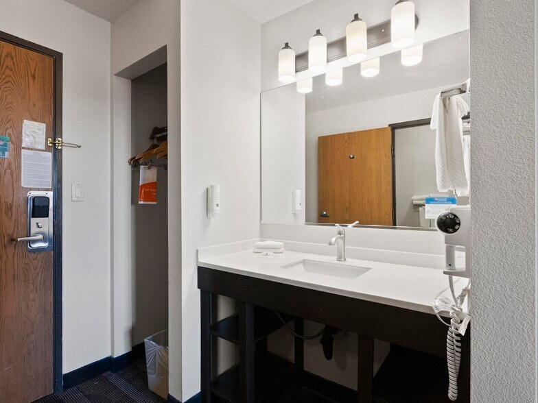 More Photos Of 815 E Hwy 89, Kanab Hotel For Sale