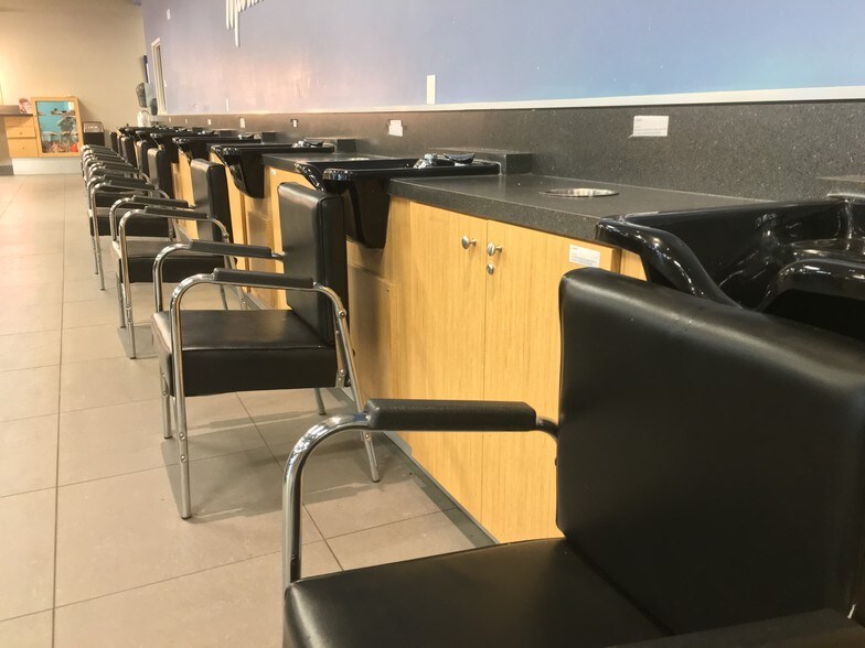 More Photos Of 500 Kings Hwy E, Fairfield Freestanding For Lease
