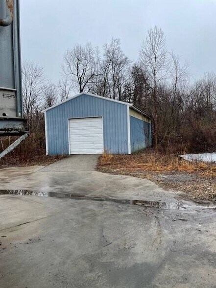 More Photos Of 6550 W Ridge Rd, Erie Warehouse For Lease