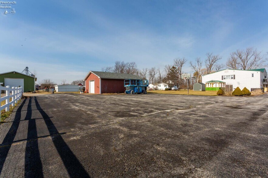 More Photos Of 5414 Homegardner Rd, Castalia Apartments For Sale