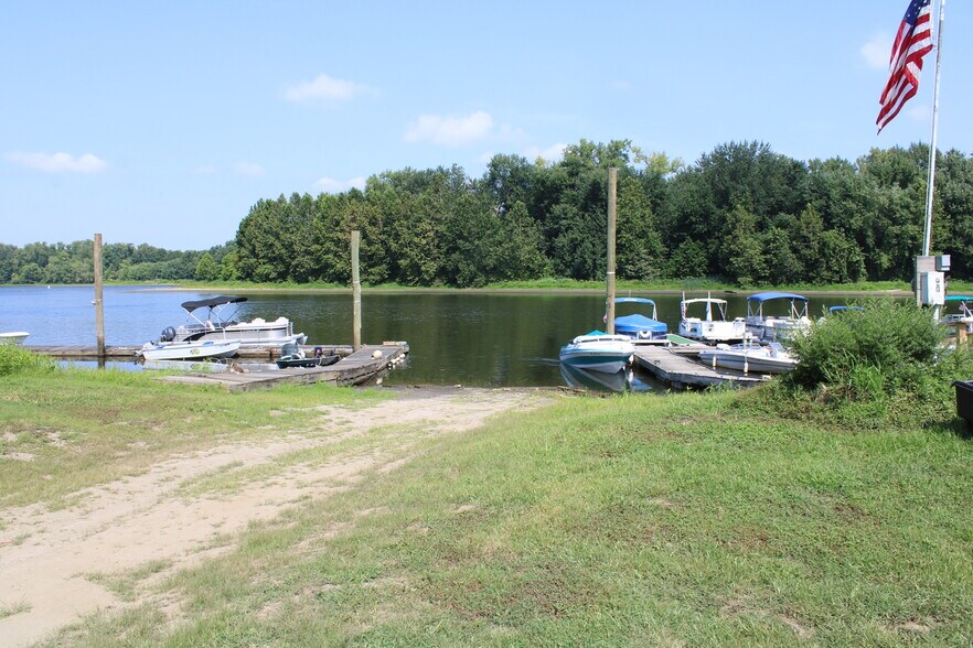 More Photos Of 674 Main St, Portland Marina For Sale