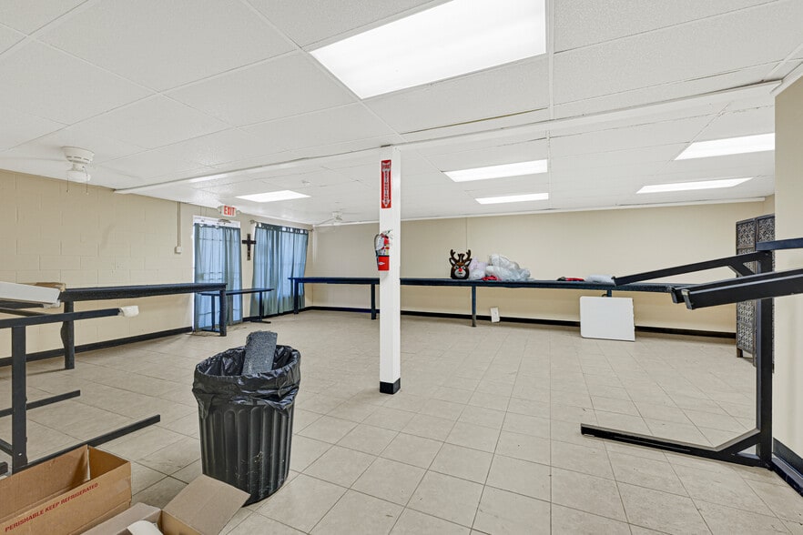 More Photos Of 8502 C E King Pky, Houston Apartments For Sale