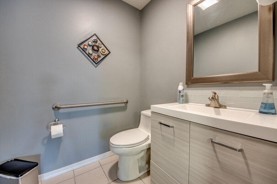 More Photos Of 4426 SE 16th Pl, Cape Coral Office For Lease