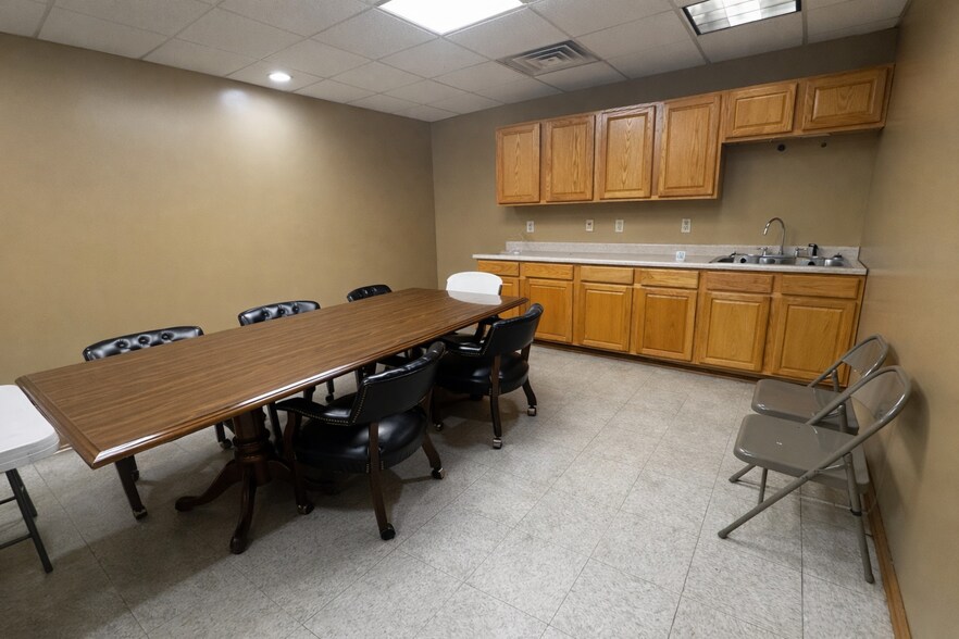 More Photos Of 376 Hope Station Rd, Weston Warehouse For Lease