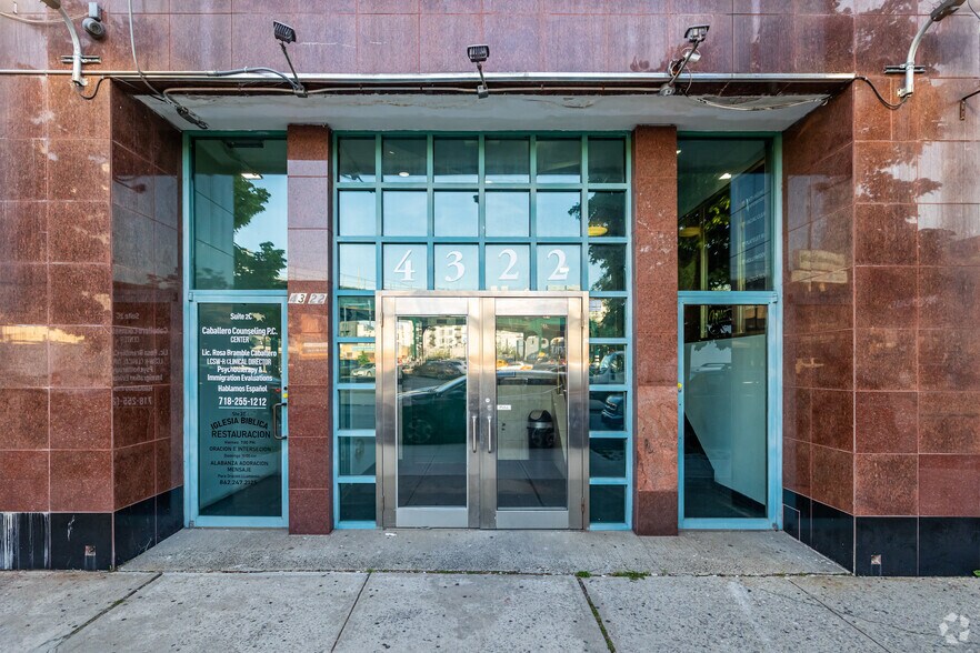 More Photos Of 4322 50th St, Woodside Medical For Lease