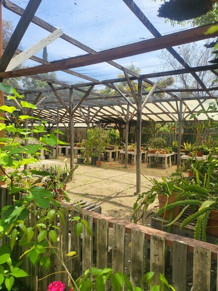 More Photos Of 18552 Erwin St, Tarzana Land For Lease