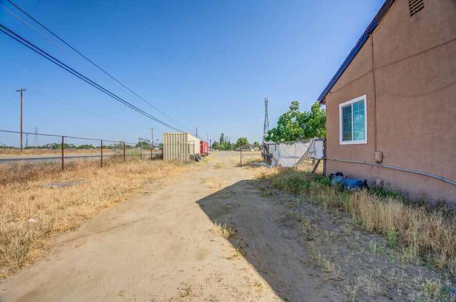 More Photos Of 5915 Weedpatch Hwy, Bakersfield Apartments For Sale
