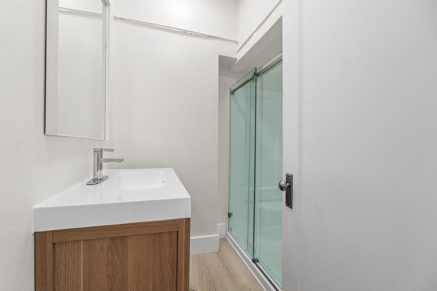 More Photos Of 323 W 4th St, Long Beach Apartments For Sale