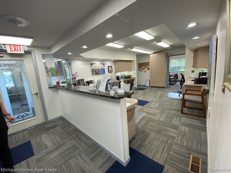 More Photos Of 2290 E Hill Rd, Grand Blanc Medical For Lease