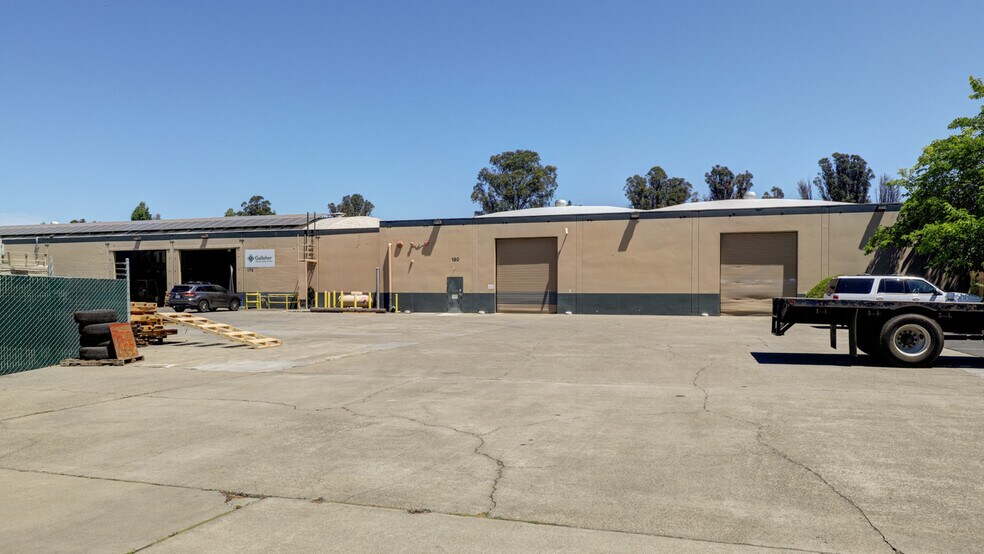 More Photos Of 210 Classic Ct, Rohnert Park Warehouse For Lease