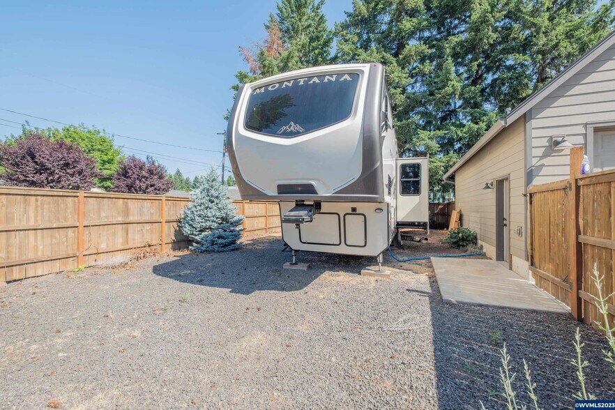 More Photos Of 4206 Main St, Sweet Home Auto Repair For Sale