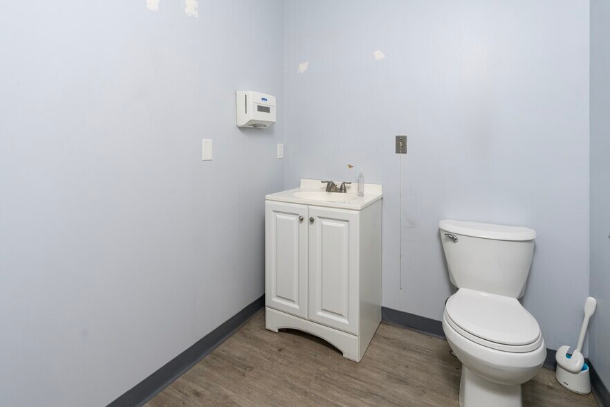 More Photos Of 345 New London Tpke, Glastonbury Unknown For Lease