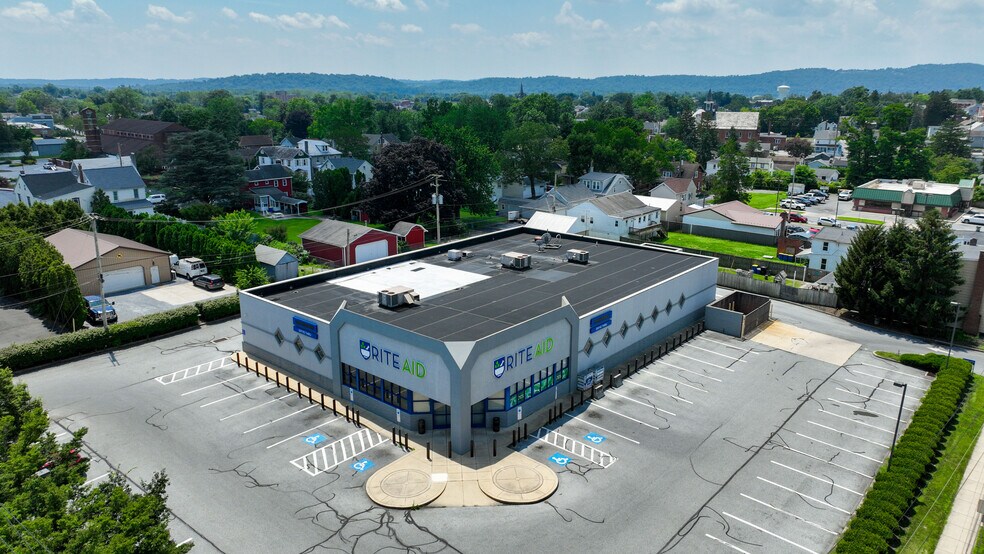 Primary Photo Of 360 E Main St, Middletown General Retail For Sale