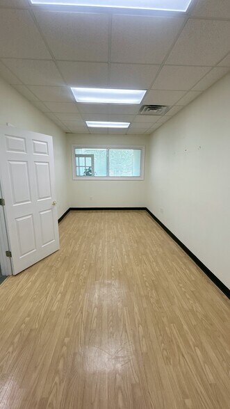 More Photos Of 100 Governors Trace, Fayetteville Office For Lease