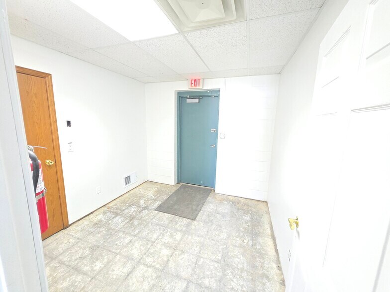More Photos Of 16644-16646, New Berlin Medical For Lease