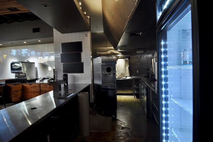 More Photos Of 2129 E 7th St, Austin Restaurant For Sale