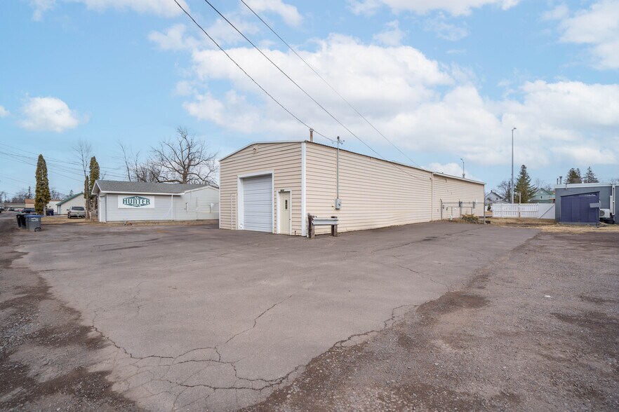 More Photos Of 5913 Tower Ave, Superior Flex For Sale