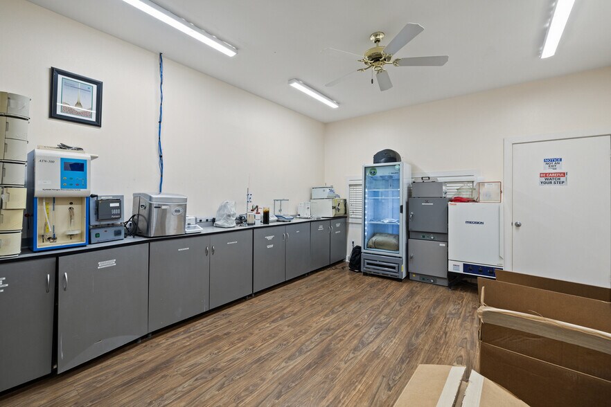 More Photos Of 116 Hoxie St, Coupland General Retail For Sale