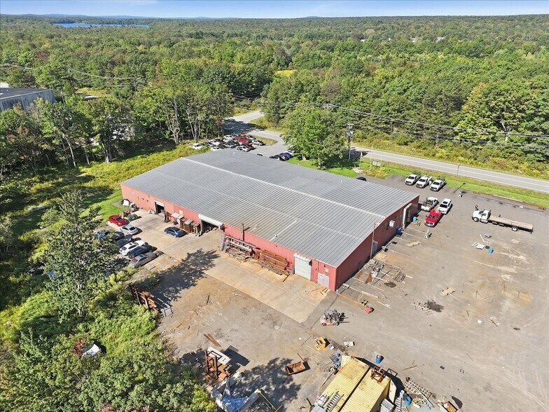 More Photos Of 405 Industrial Park Dr, Mount Pocono Warehouse For Sale