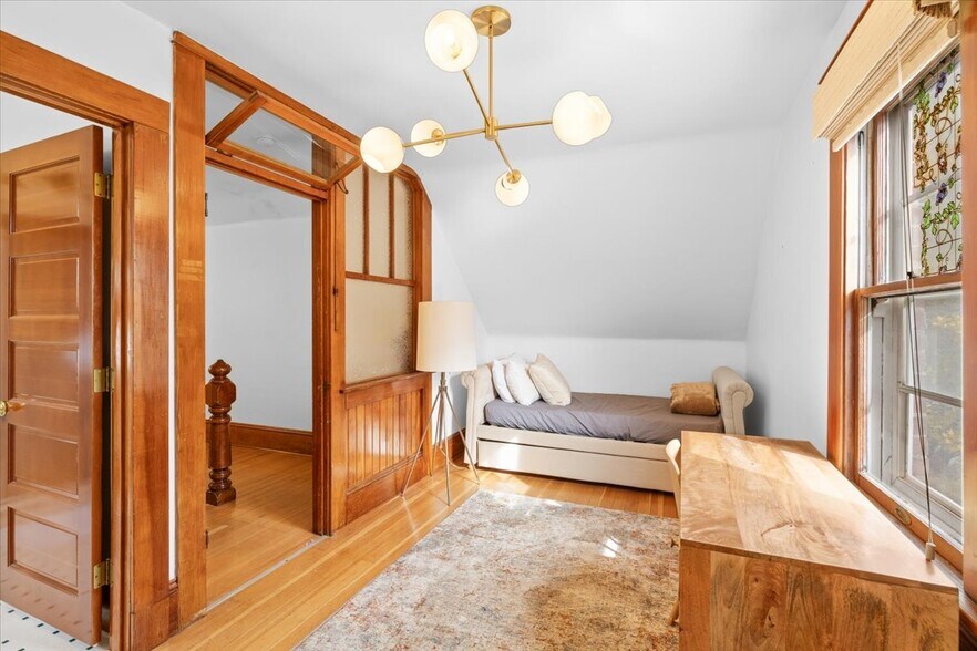 More Photos Of 139 SW I St, Grants Pass Specialty For Sale